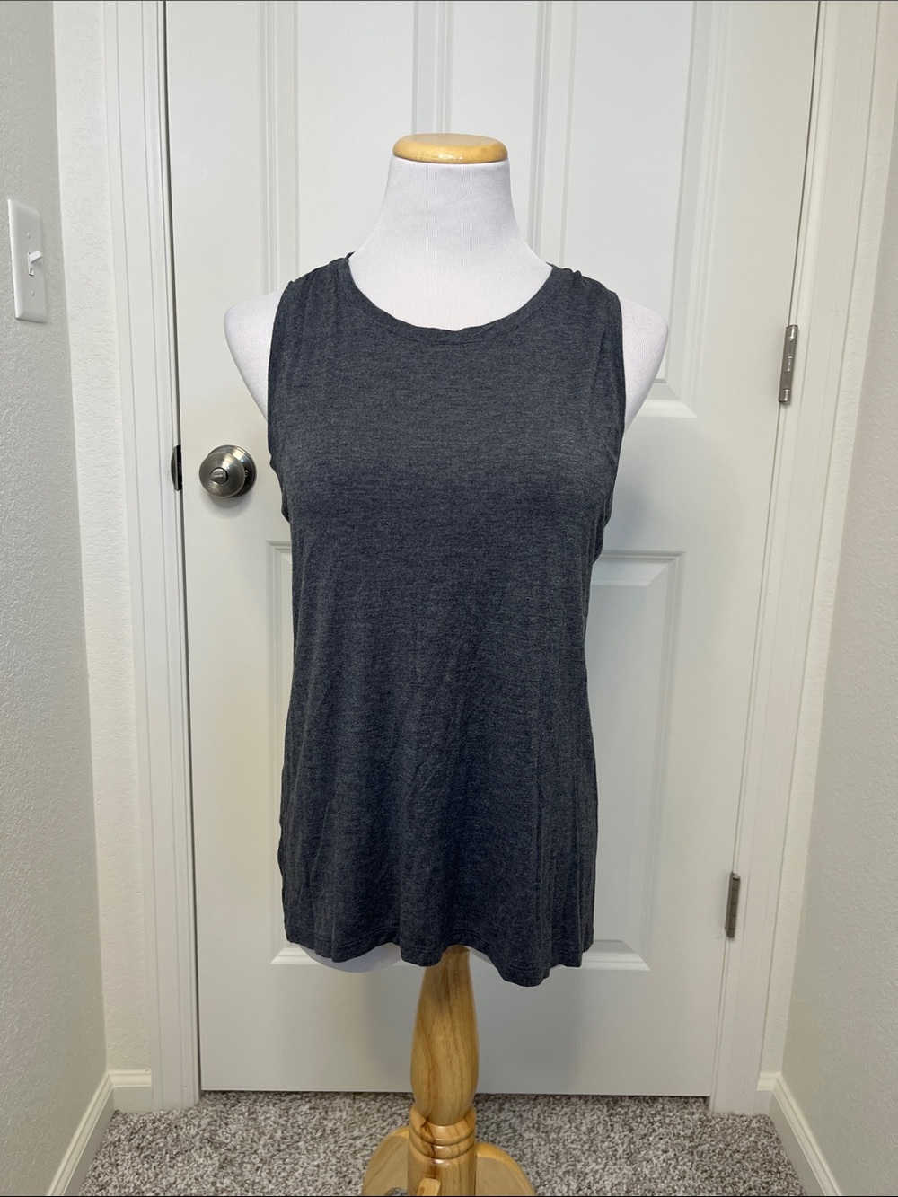 Halogen Back Keyhole Tank Gray Large Sleeveless Rayon Stretch Split Hem